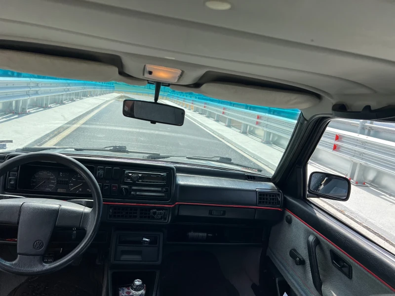 VW Jetta 1.6, снимка 3 - Автомобили и джипове - 51827715