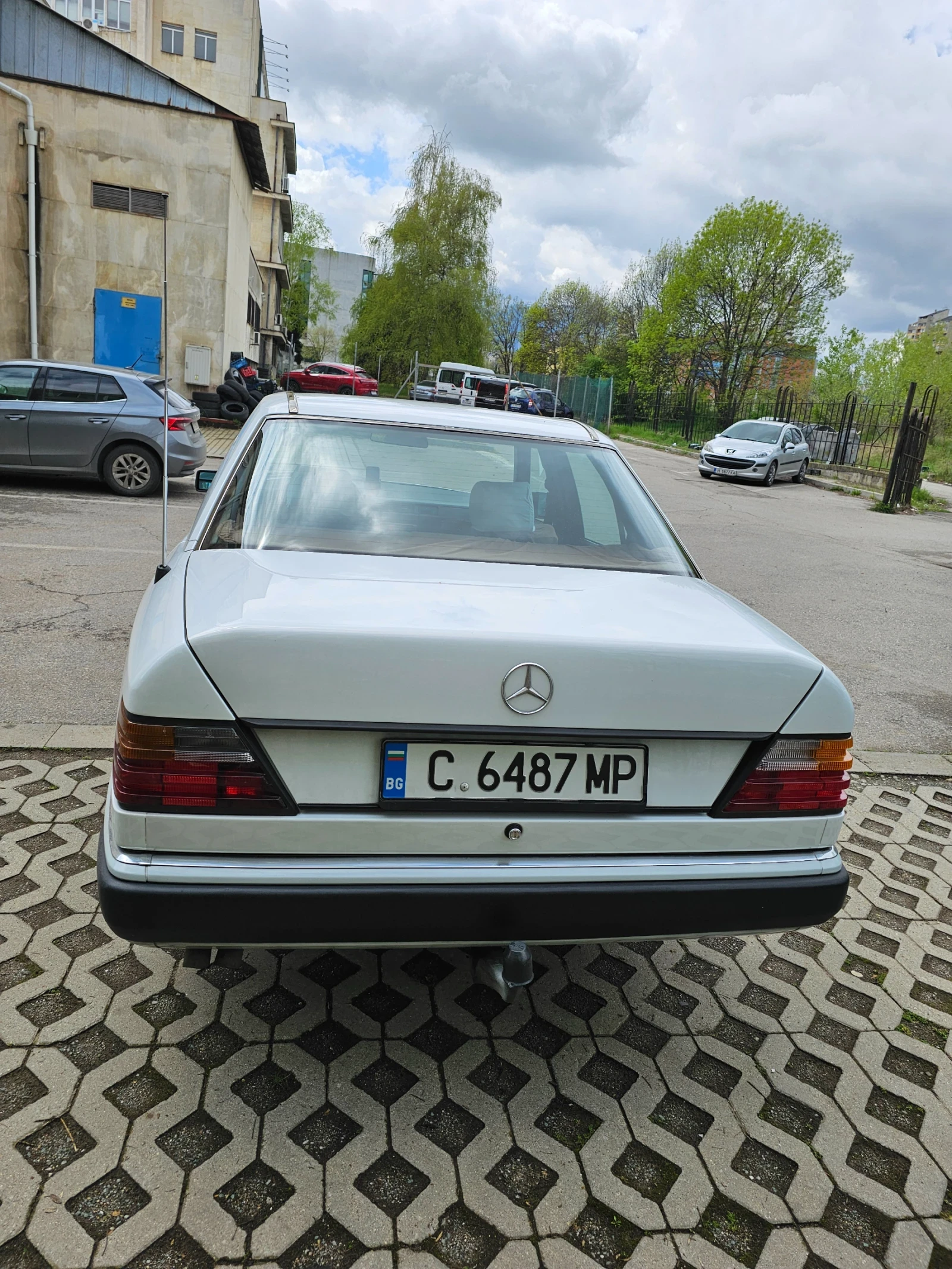 Mercedes-Benz 124 300 Д - изображение 4