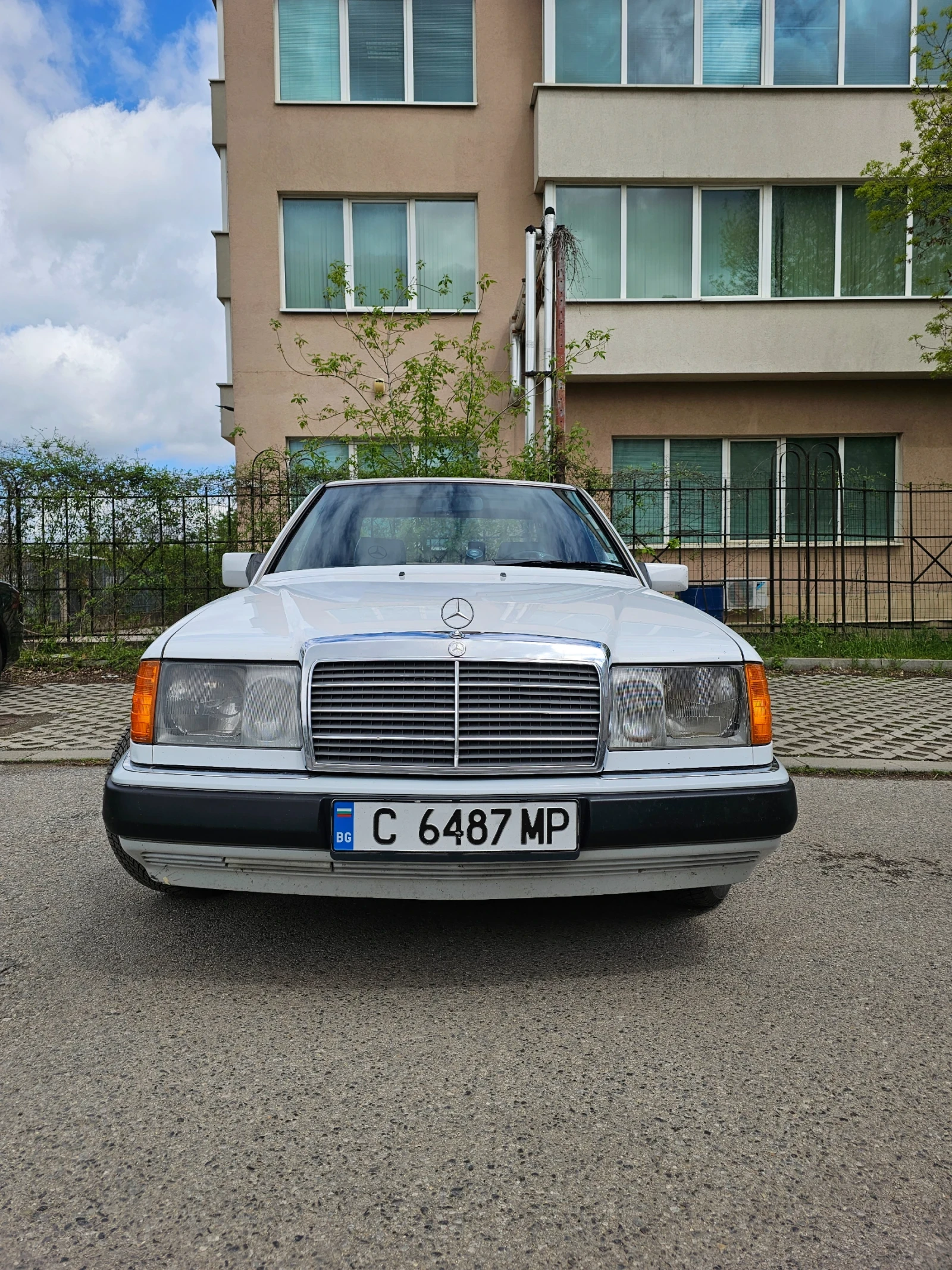 Mercedes-Benz 124 300 Д - изображение 2