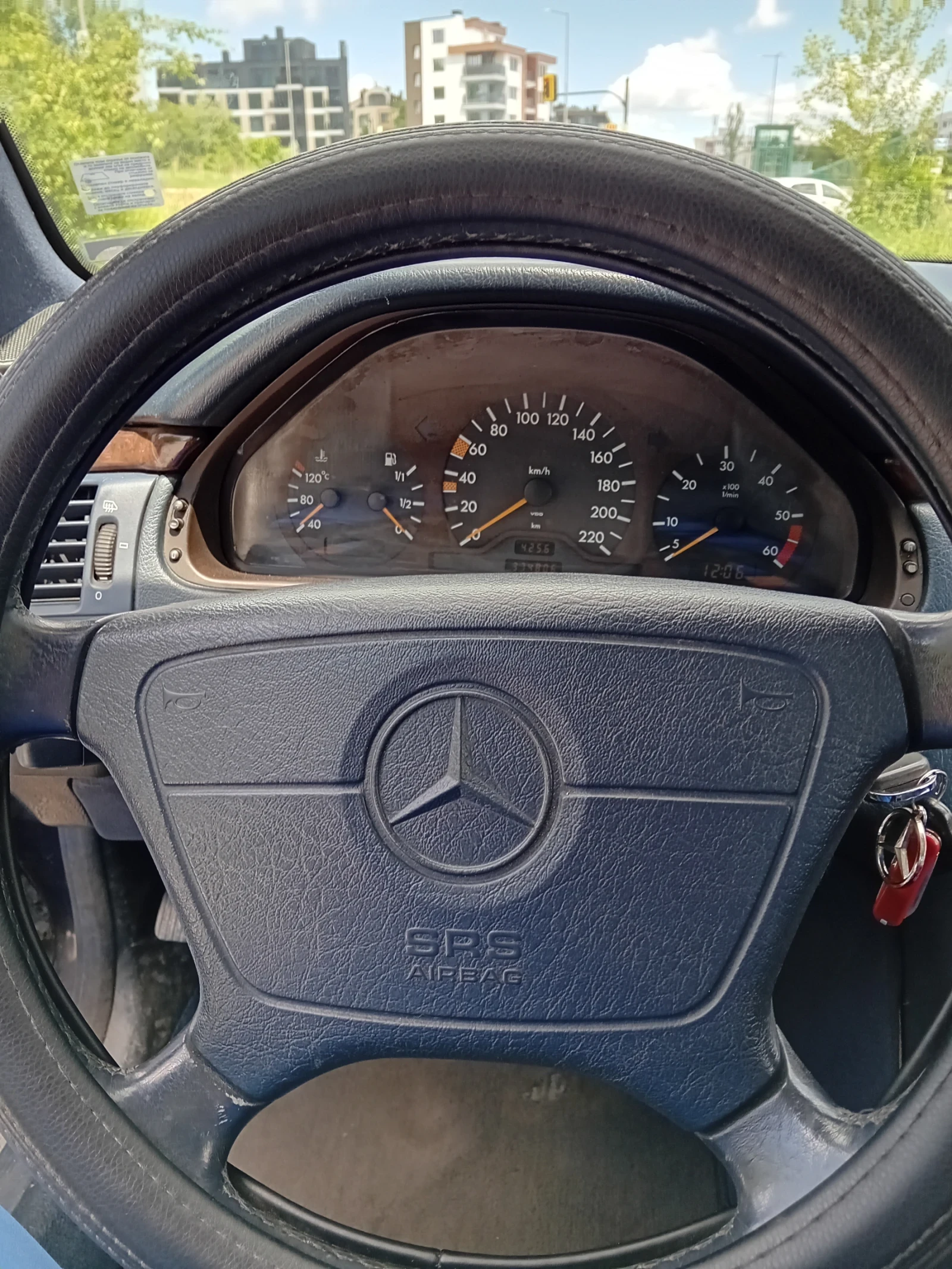 Mercedes-Benz E 250  - изображение 5