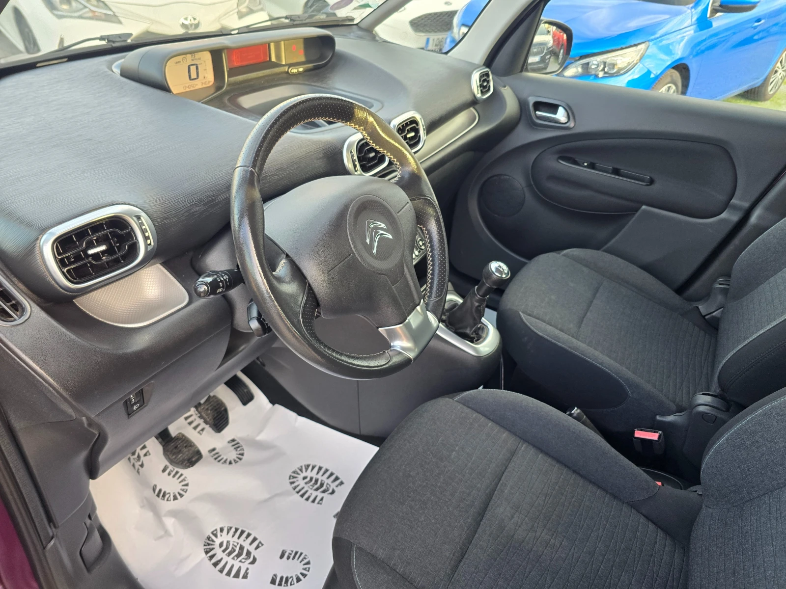 Citroen C3 Picasso 1.2 e-THP Feel Edition - изображение 9