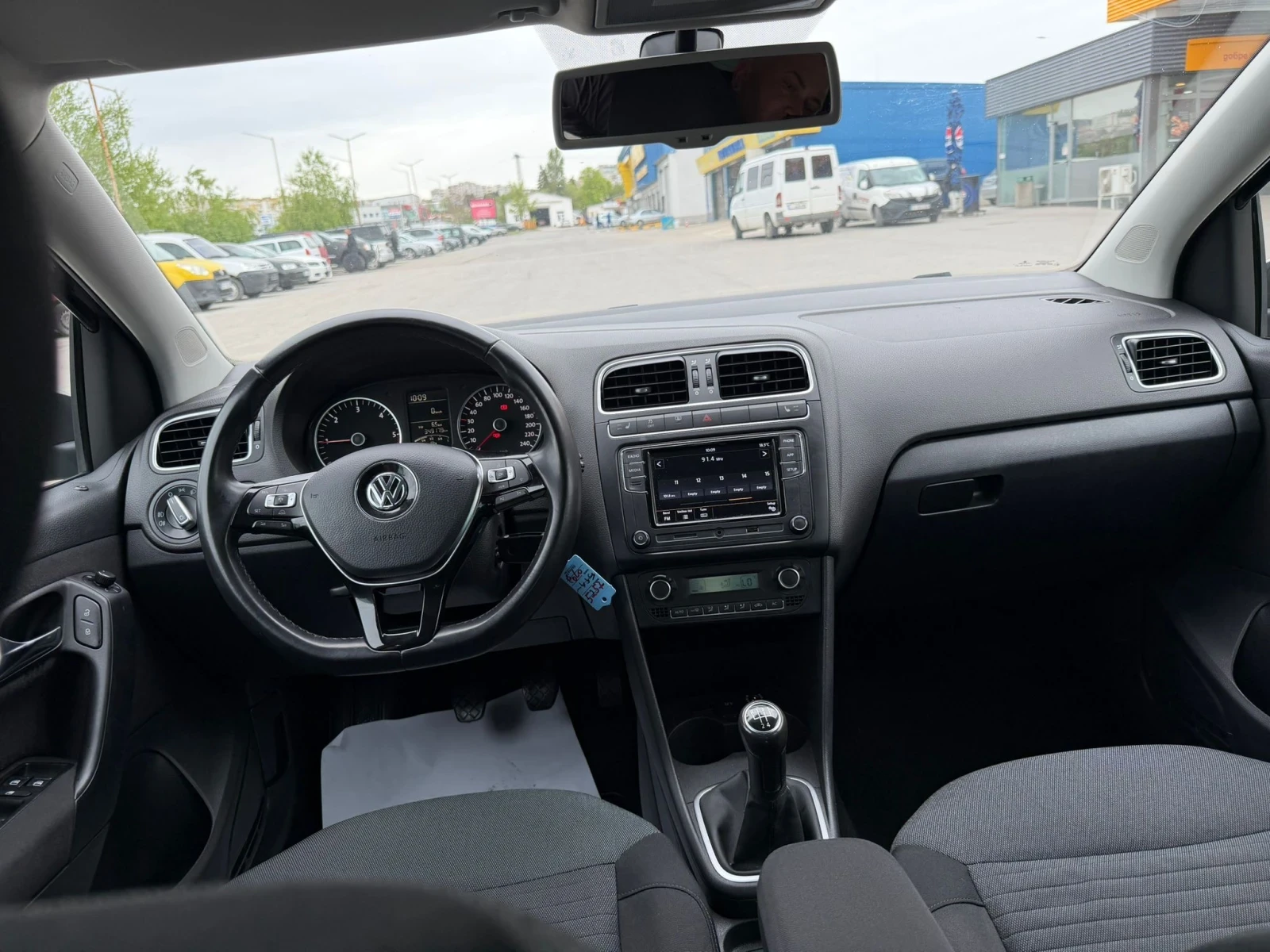 VW Polo 1.6 TDI, снимка 10 - Автомобили и джипове - 54464861