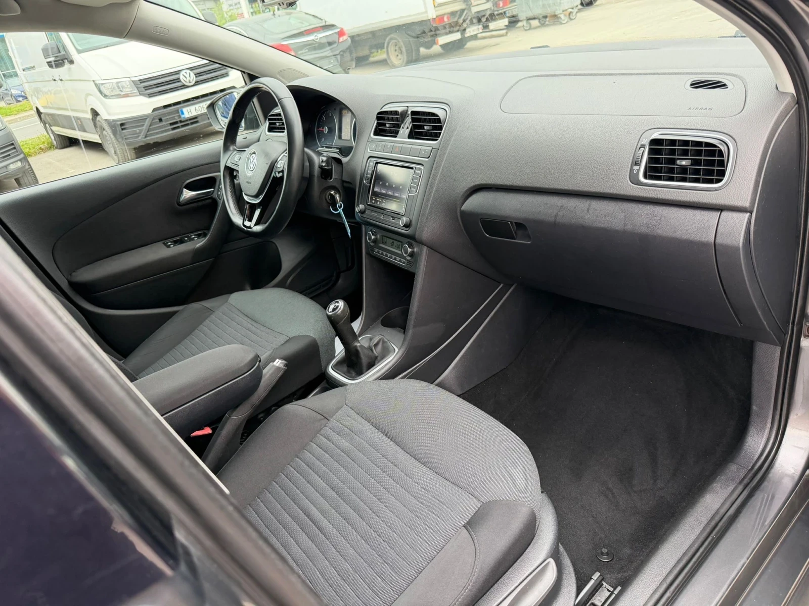 VW Polo 1.6 TDI, снимка 9 - Автомобили и джипове - 54464861