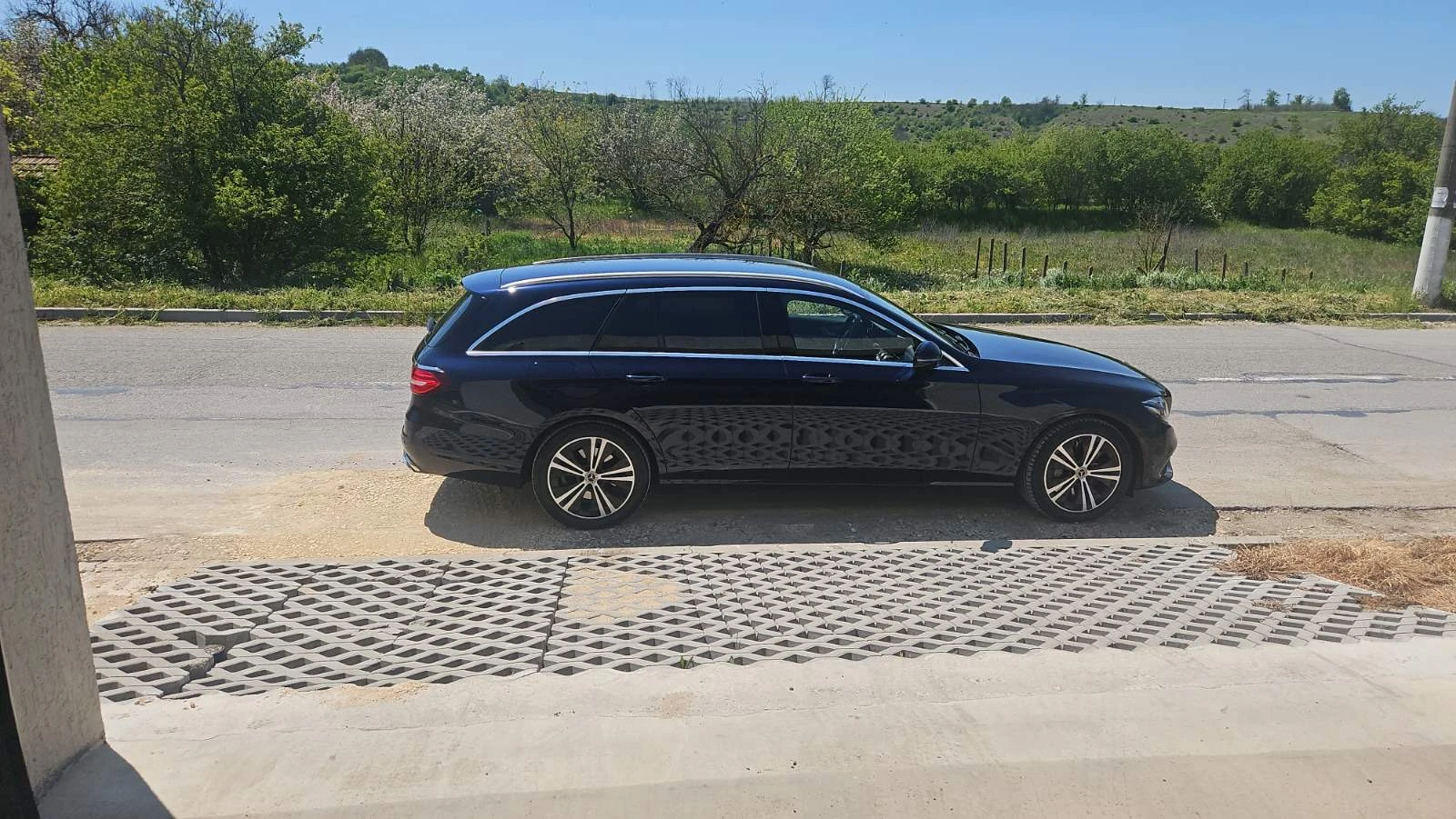 Mercedes-Benz E 400 Реални километри, почти всички екстри, снимка 2 - Автомобили и джипове - 54595240