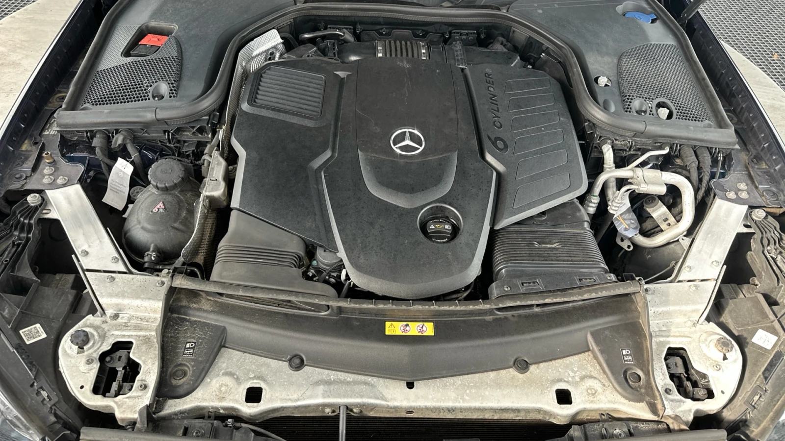 Mercedes-Benz E 400 Договаряне, Реални километри, почти всички екстри, снимка 15 - Автомобили и джипове - 54595240