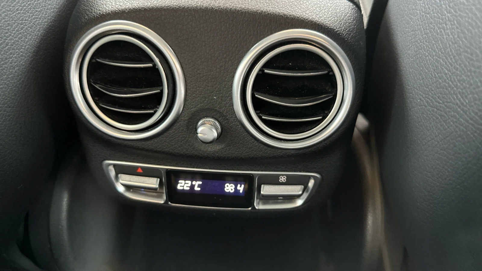 Mercedes-Benz E 400 Договаряне, Реални километри, почти всички екстри, снимка 16 - Автомобили и джипове - 54595240