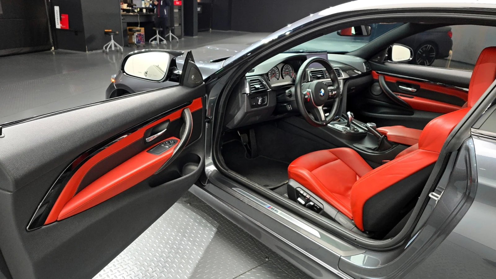 BMW M4 3.0 Twin Power Turbo R6, снимка 9 - Автомобили и джипове - 55432471
