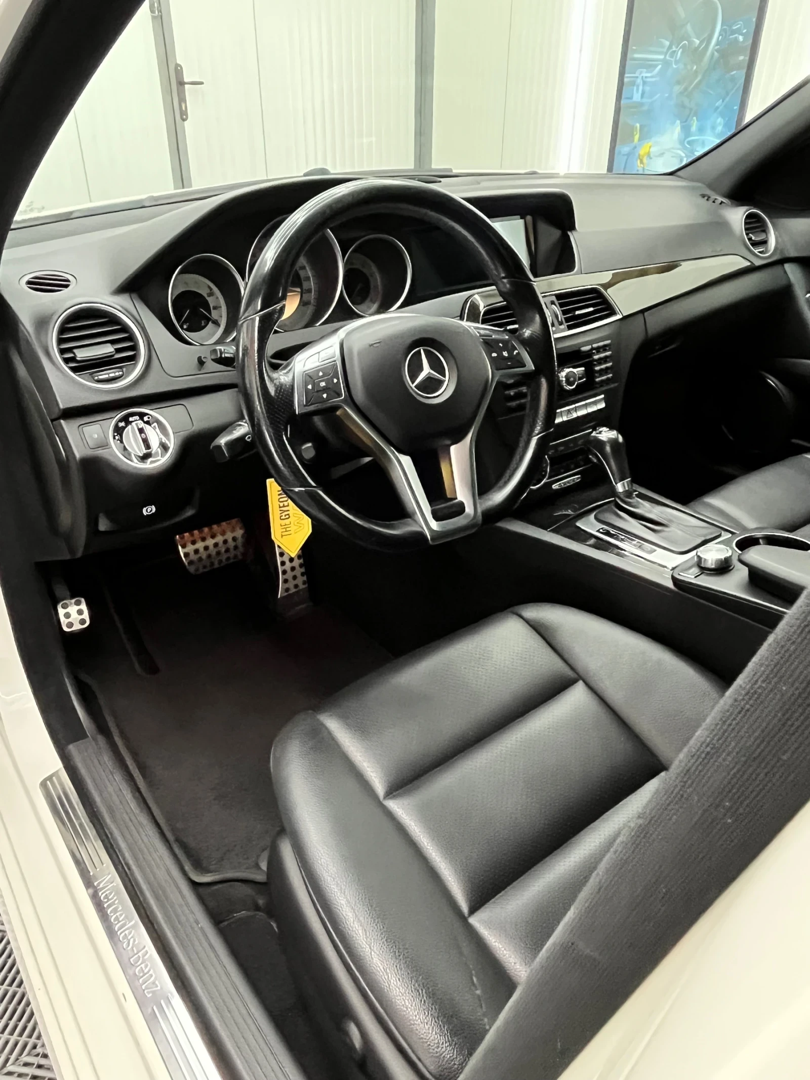 Mercedes-Benz C 300 4MATIC AMG | Бензин + LPG | Har, снимка 5 - Автомобили и джипове - 55656887