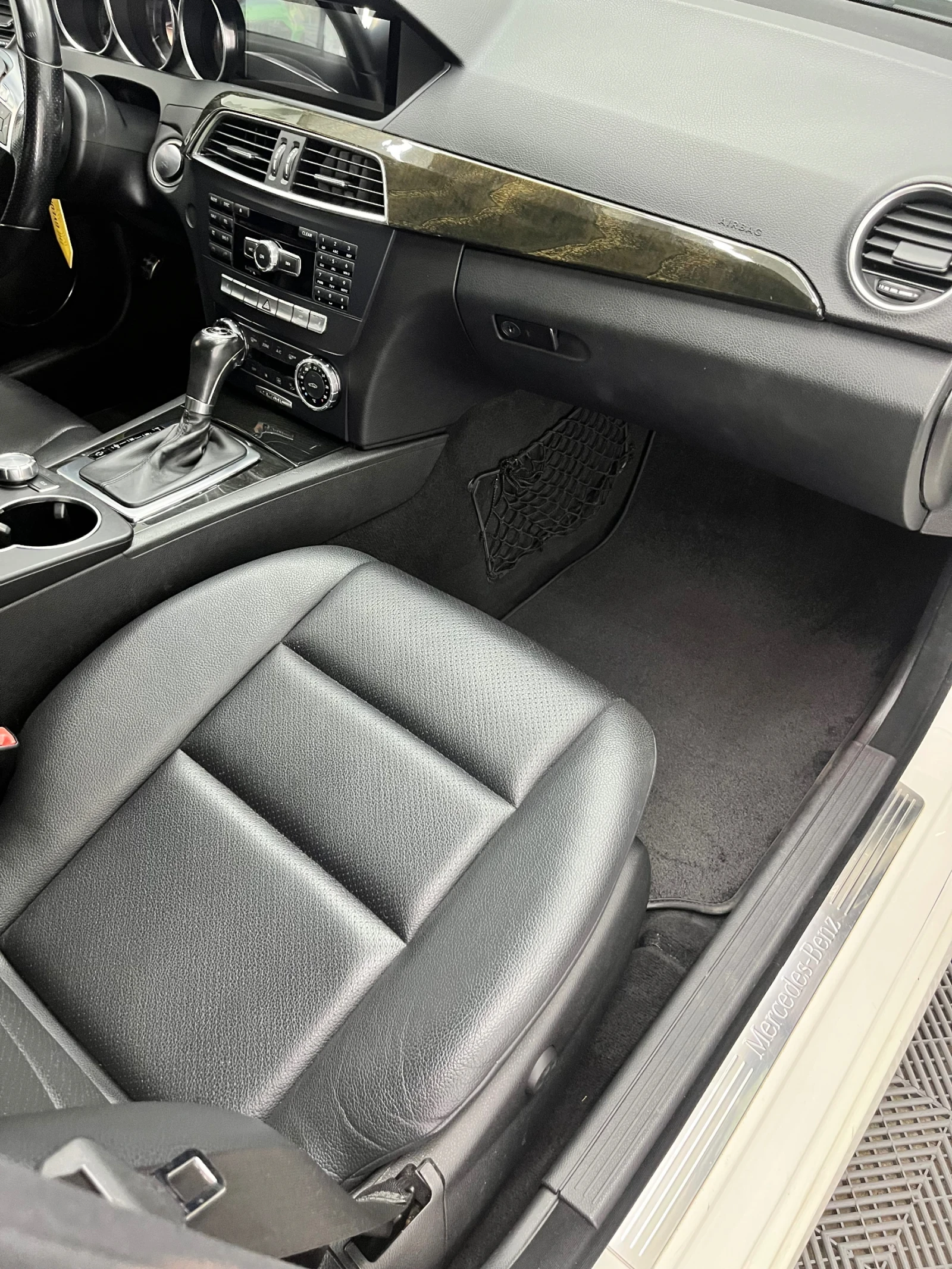 Mercedes-Benz C 300 4MATIC AMG | Бензин + LPG | Har, снимка 9 - Автомобили и джипове - 55656887
