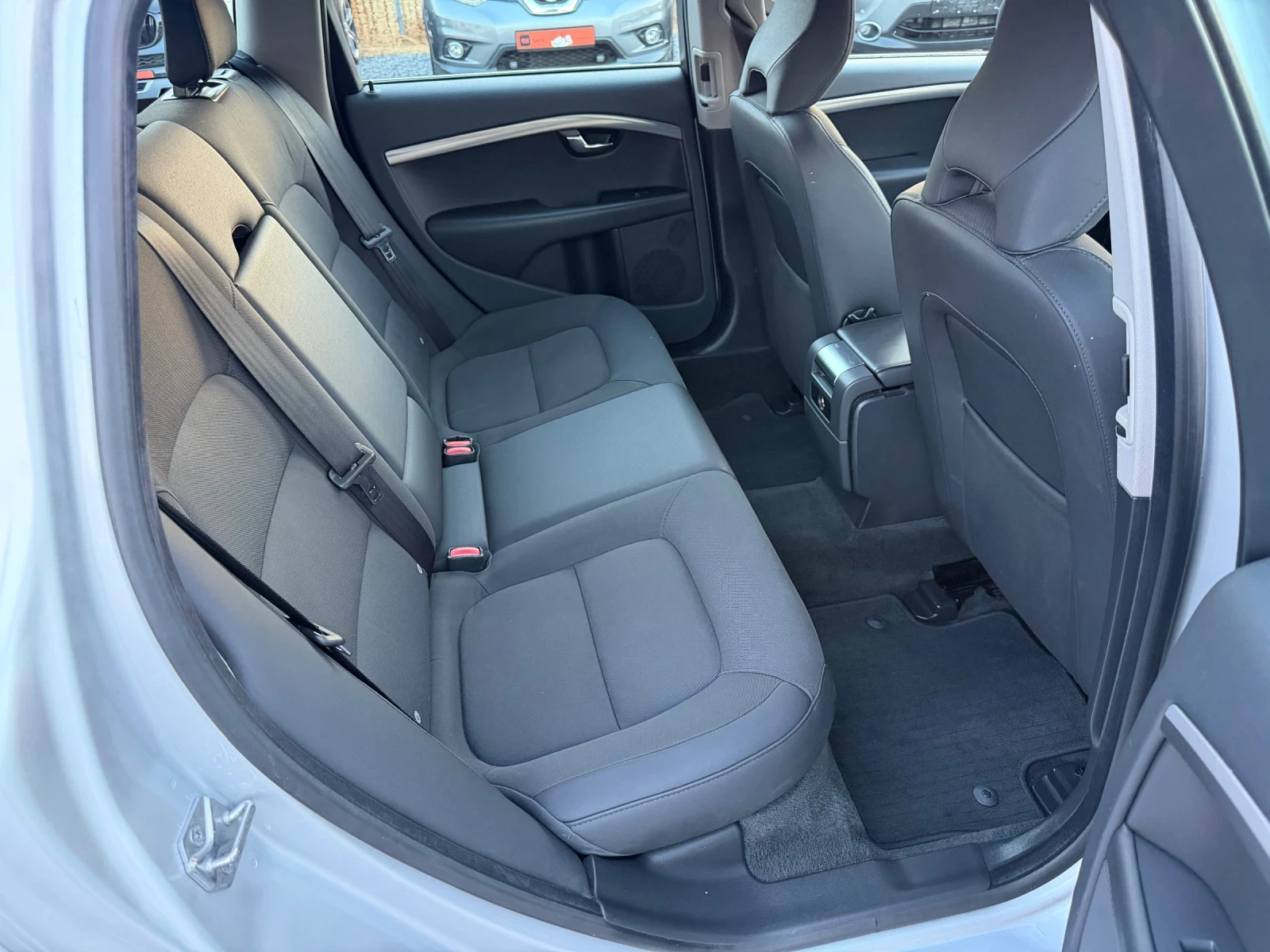 Volvo V70 III, 1.6 D2 (115 Hp) Automatic, Facelift, снимка 13 - Автомобили и джипове - 56015982