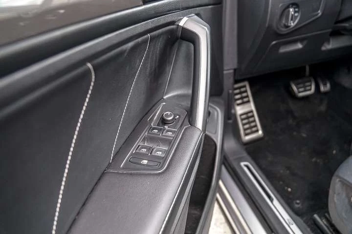 VW Tiguan Comfortline R-Line Black Edition 4MOTION, снимка 13 - Автомобили и джипове - 53508737