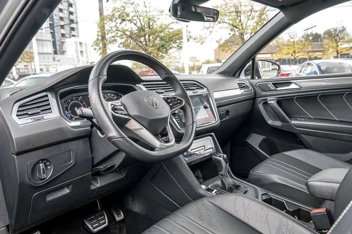 VW Tiguan Comfortline R-Line Black Edition 4MOTION, снимка 9 - Автомобили и джипове - 53508737