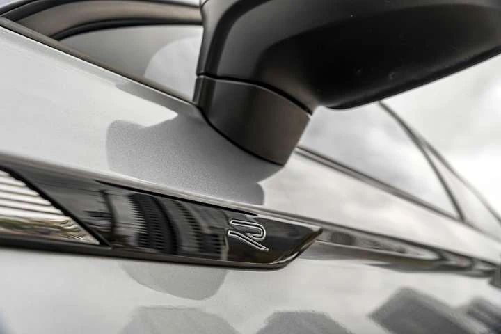 VW Tiguan Comfortline R-Line Black Edition 4MOTION, снимка 6 - Автомобили и джипове - 53508737