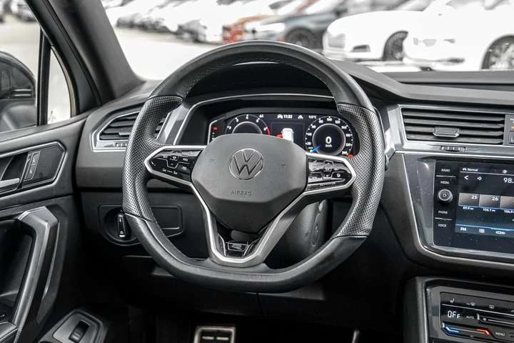 VW Tiguan Comfortline R-Line Black Edition 4MOTION, снимка 10 - Автомобили и джипове - 53508737