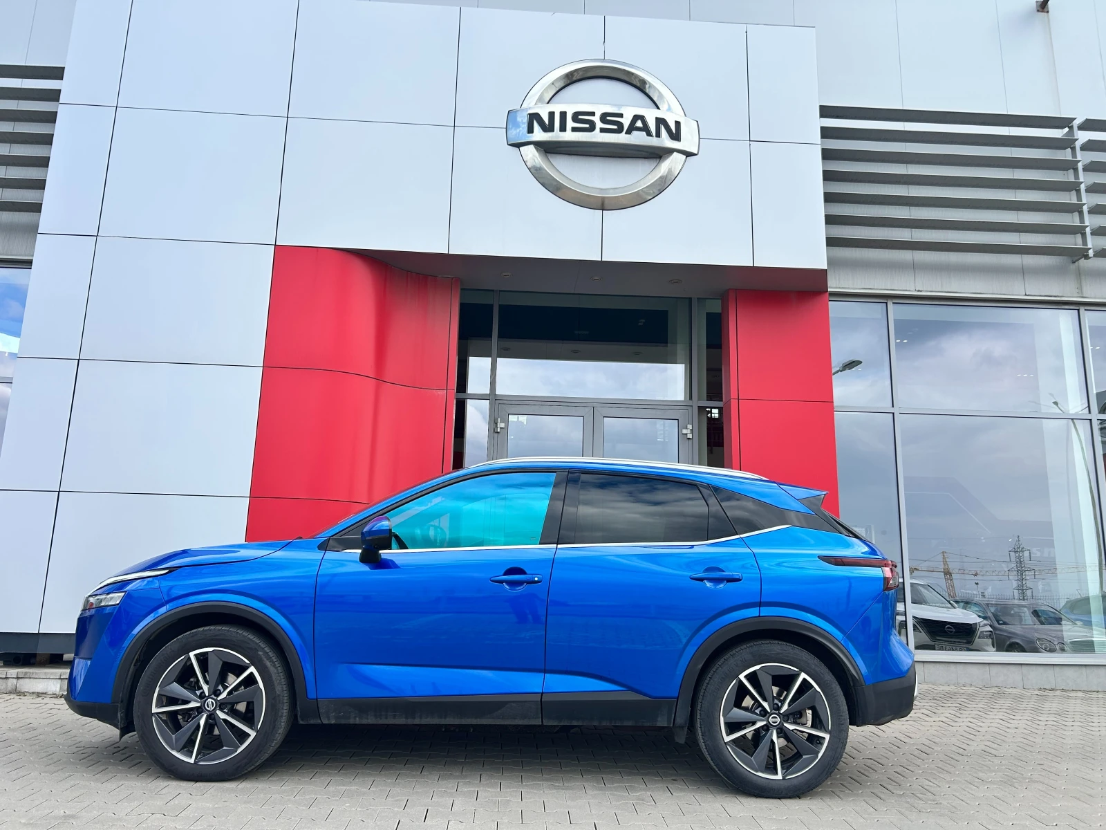 Nissan Qashqai 1.3 DDT Tekna 4x2, снимка 2 - Автомобили и джипове - 54063679