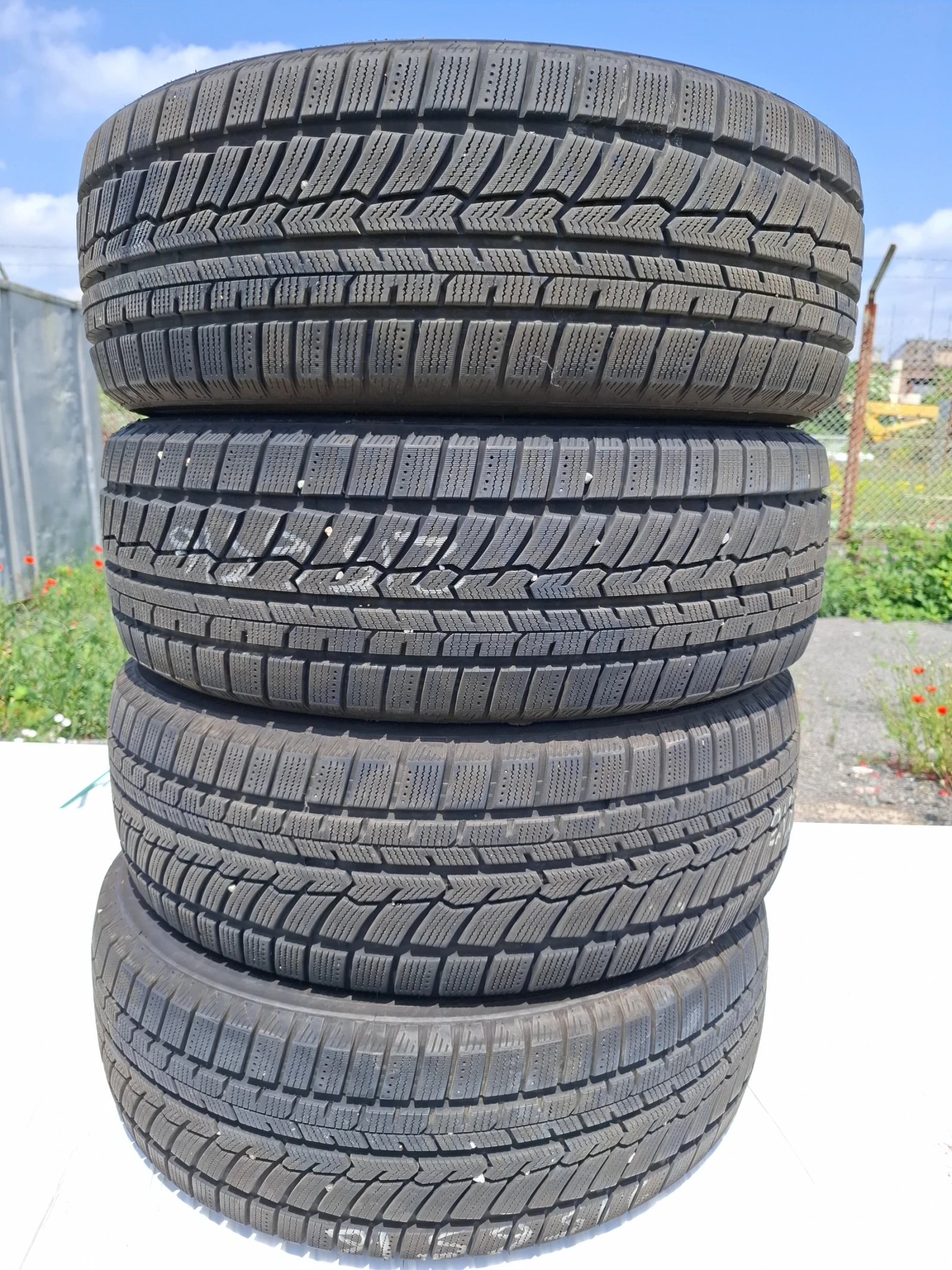 Гуми Всесезонни 215/65R16