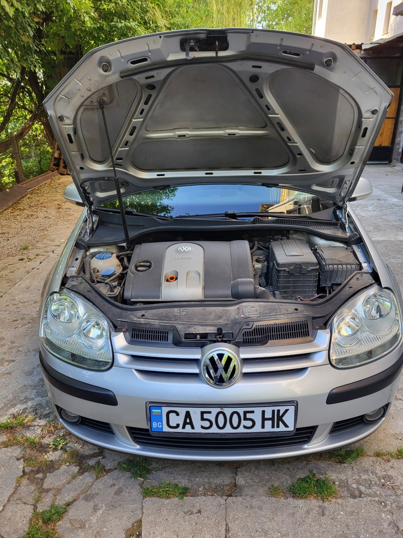 VW Golf 1.6 FSI, снимка 9 - Автомобили и джипове - 46342796