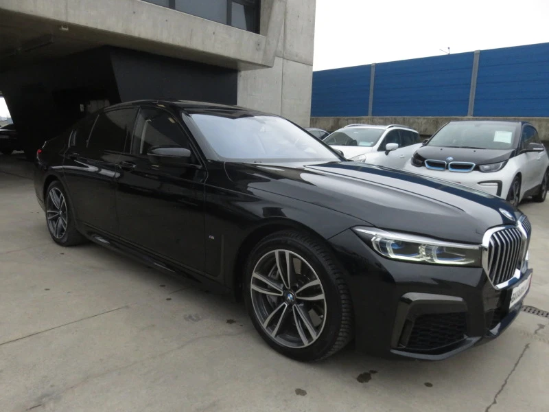 BMW 750 i xDrive, M-Paket, 3xTV, 4xOбдухване, Вакуми, FULL, снимка 4 - Автомобили и джипове - 46557123