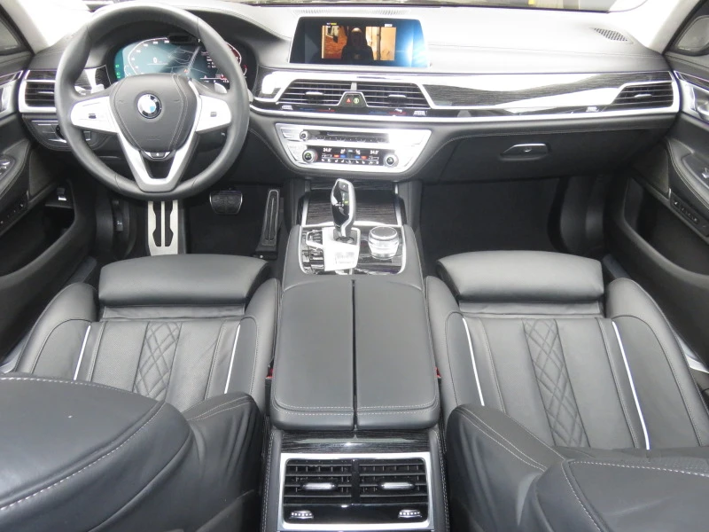 BMW 750 i xDrive, M-Paket, 3xTV, 4xOбдухване, Вакуми, FULL, снимка 6 - Автомобили и джипове - 46557123