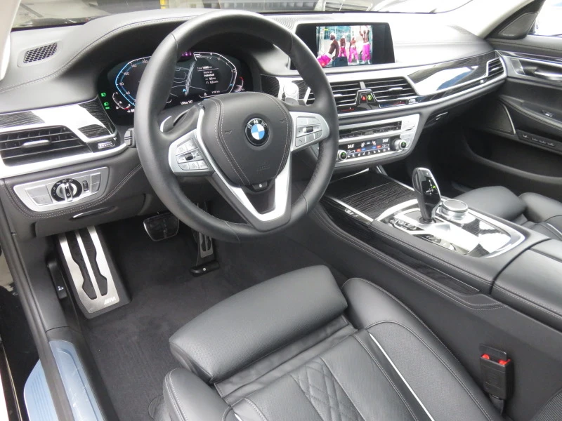 BMW 750 i xDrive, M-Paket, 3xTV, 4xOбдухване, Вакуми, FULL, снимка 10 - Автомобили и джипове - 46557123