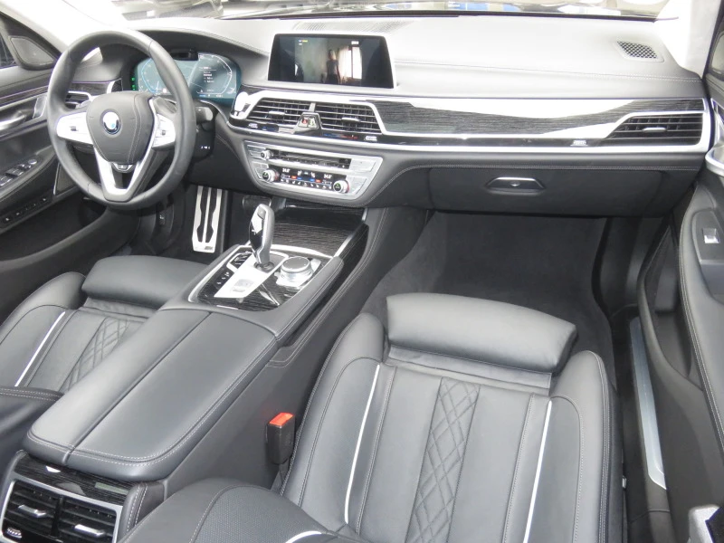 BMW 750 i xDrive, M-Paket, 3xTV, 4xOбдухване, Вакуми, FULL, снимка 11 - Автомобили и джипове - 46557123