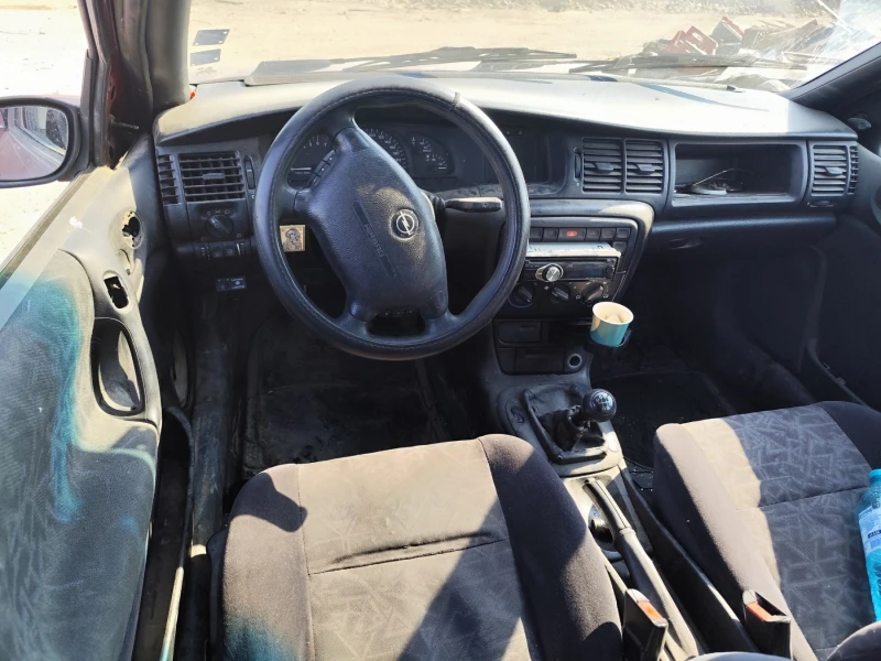 Opel Vectra 1.6, снимка 5 - Автомобили и джипове - 46925712