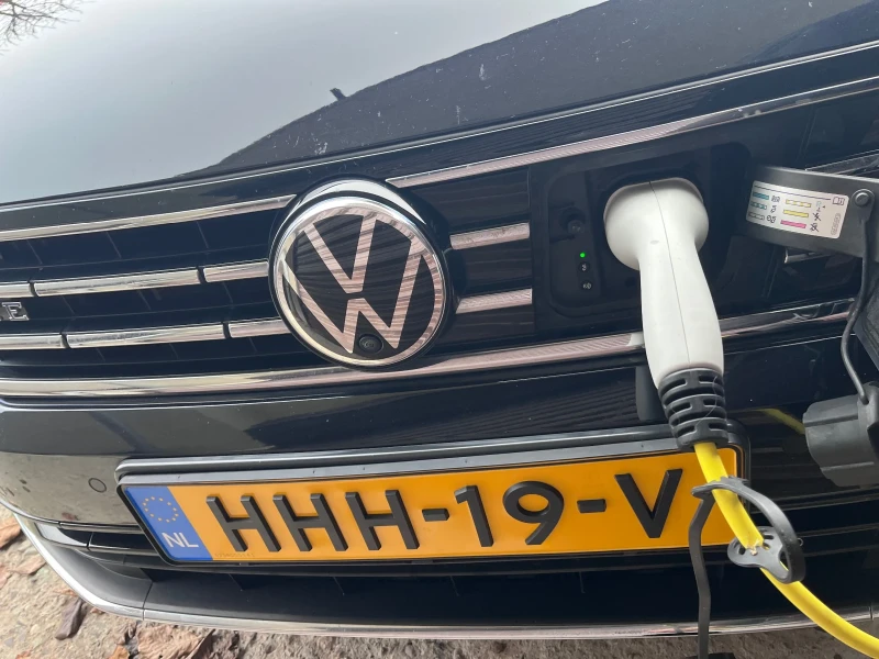 VW Passat, снимка 13 - Автомобили и джипове - 52605862