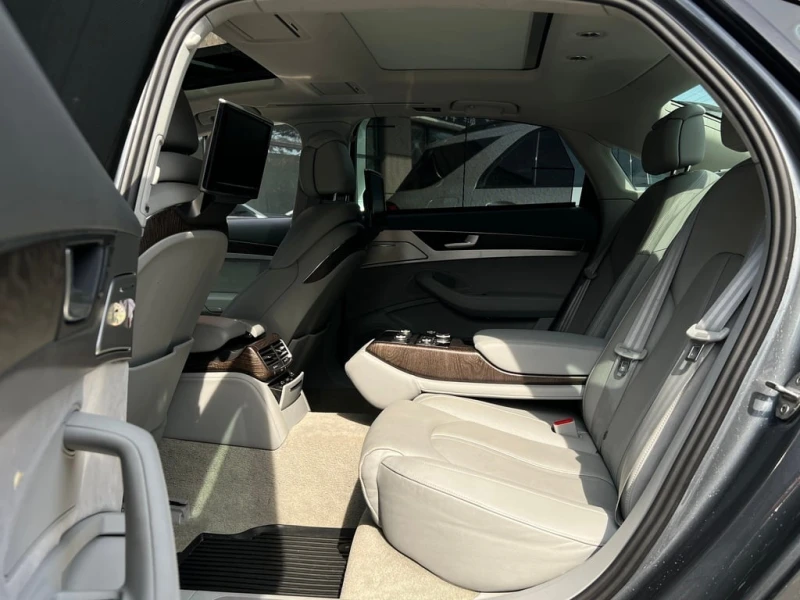 Audi A8 * 4dr Sdn 3.0T * CARFAX * БЕЗ ПЪРВОНАЧАЛНА ВНОСКА, снимка 17 - Автомобили и джипове - 52842937