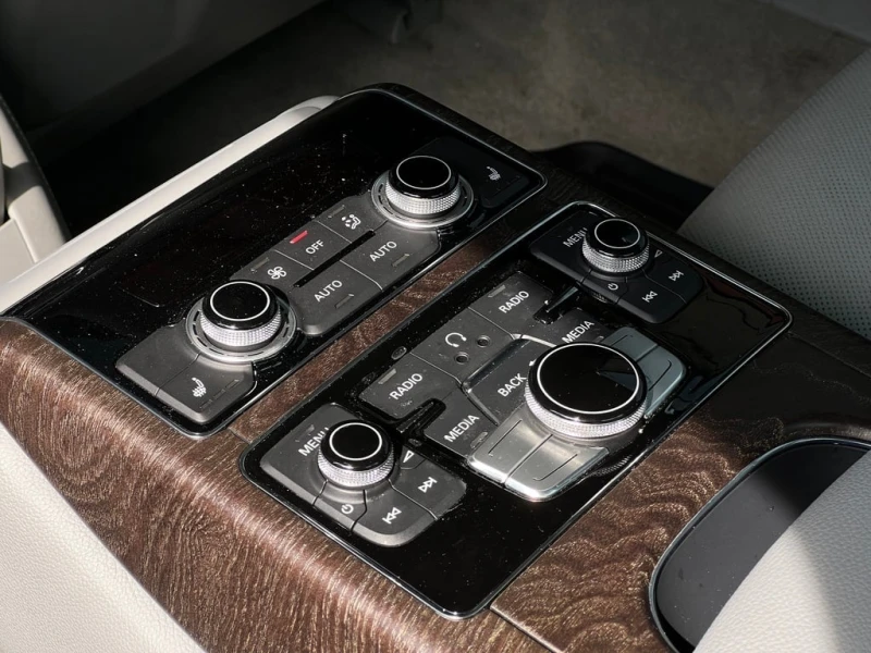 Audi A8 * 4dr Sdn 3.0T * CARFAX * БЕЗ ПЪРВОНАЧАЛНА ВНОСКА, снимка 14 - Автомобили и джипове - 52842937