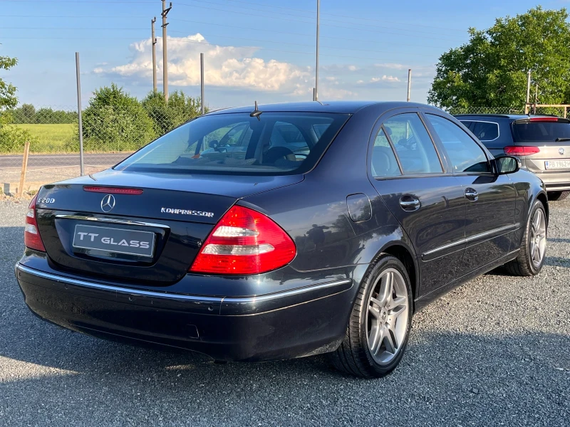 Mercedes-Benz E 200 Kompressor, снимка 4 - Автомобили и джипове - 52997730