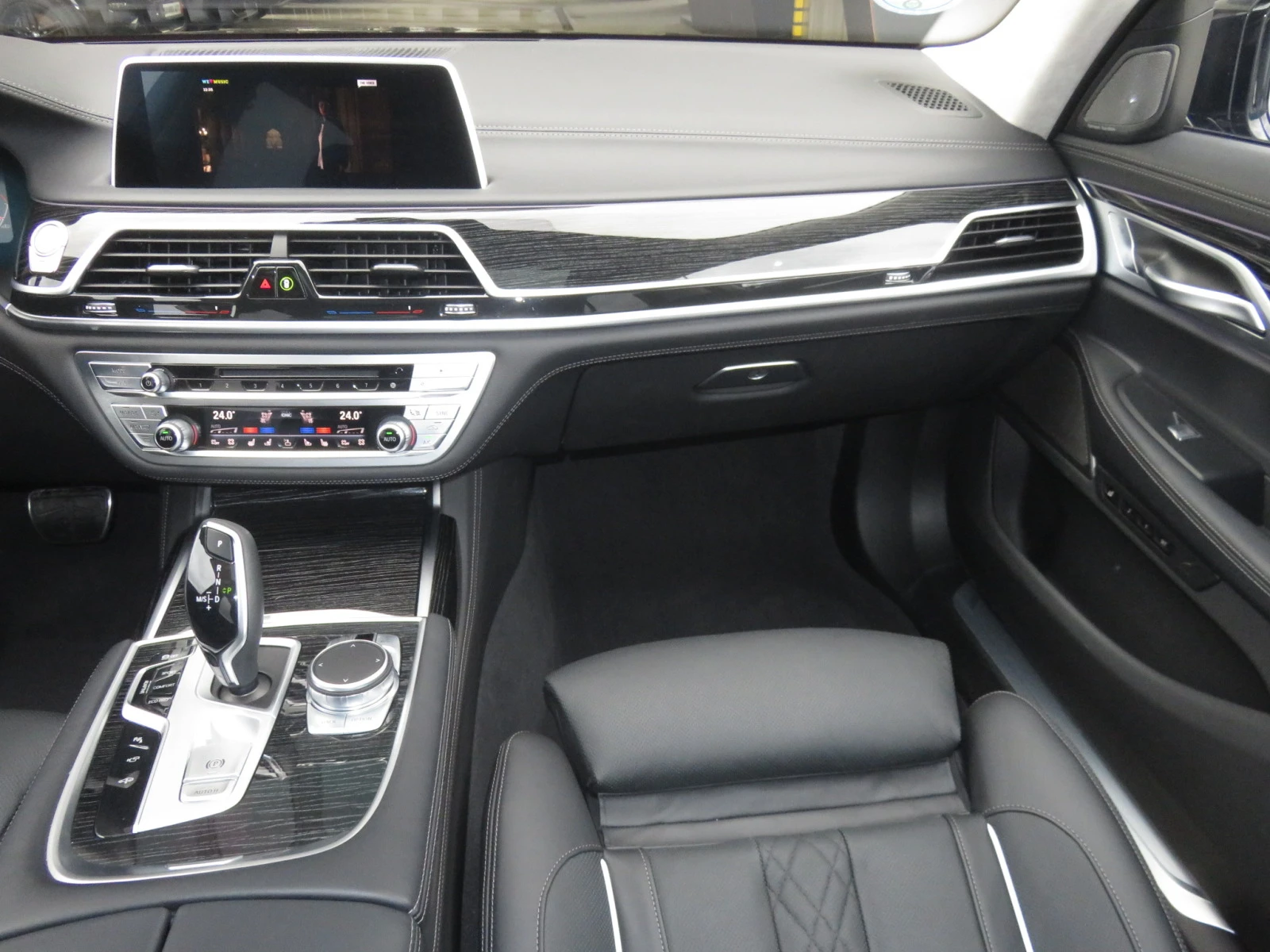 BMW 750 i xDrive, M-Paket, 3xTV, 4xOбдухване, Вакуми, FULL - изображение 8