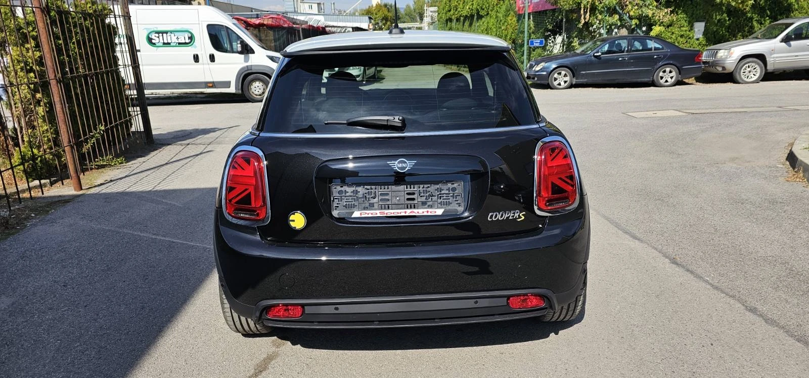 Mini Cooper s SE 300km Гаранция - изображение 6