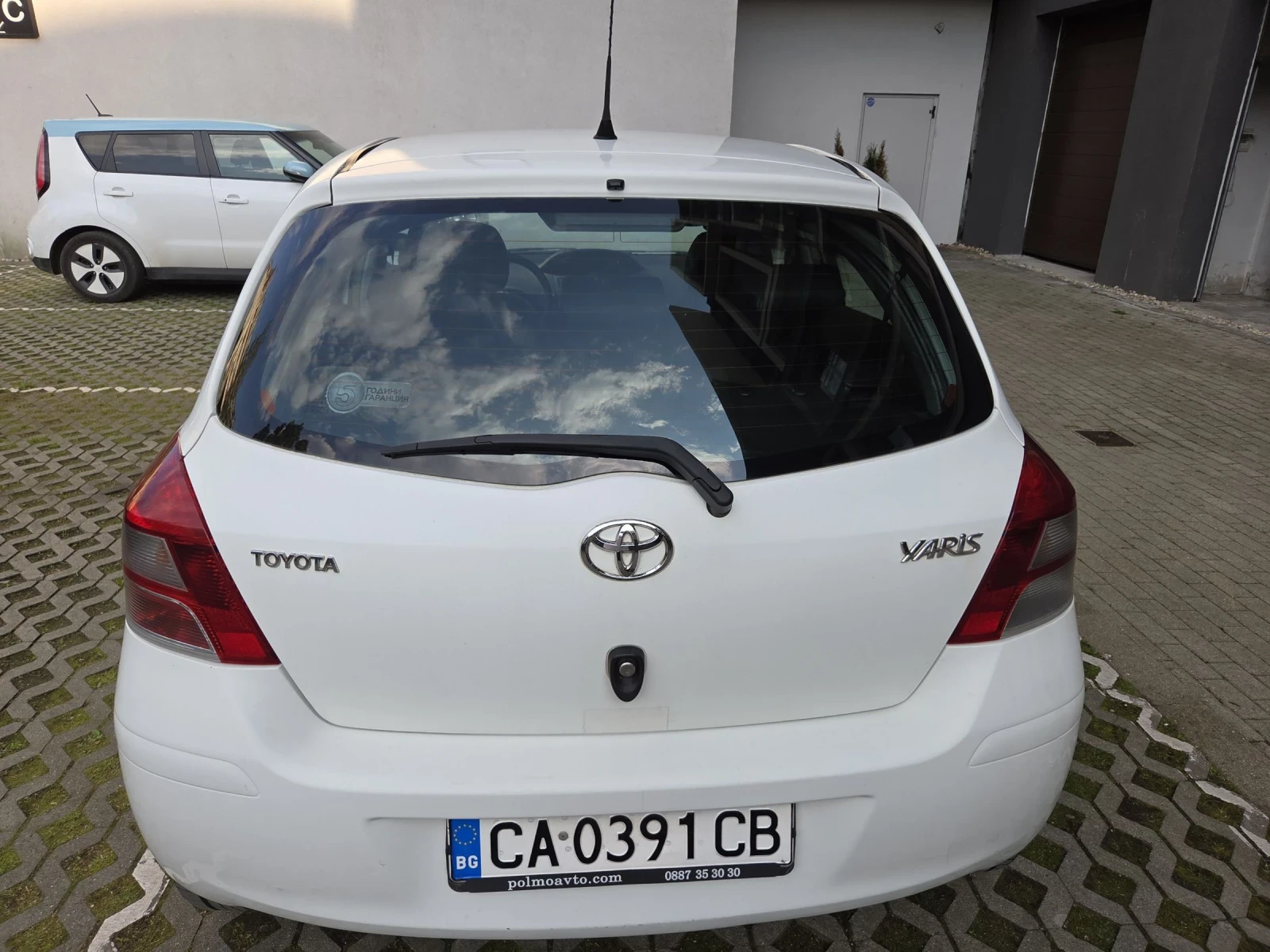 Toyota Yaris 2011g.1330куб.101к.с. - изображение 8