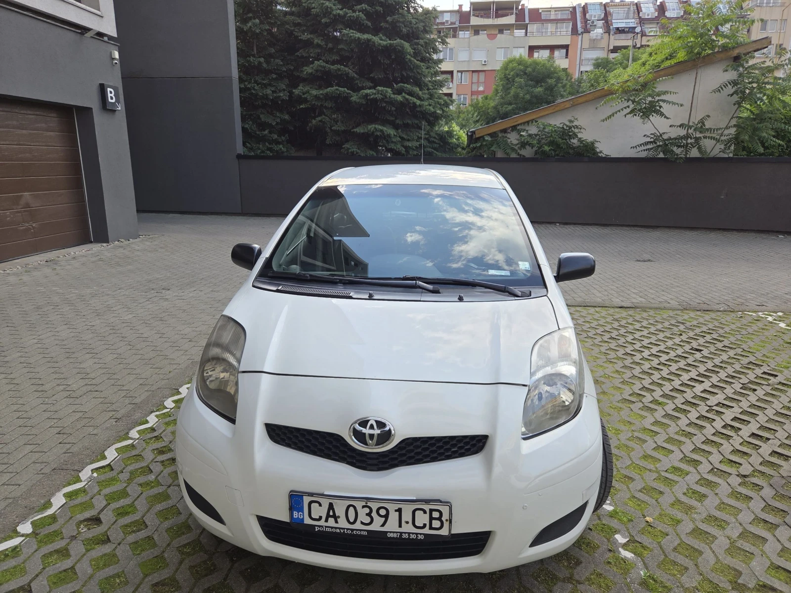 Toyota Yaris 2011g.1330куб.101к.с. - изображение 2