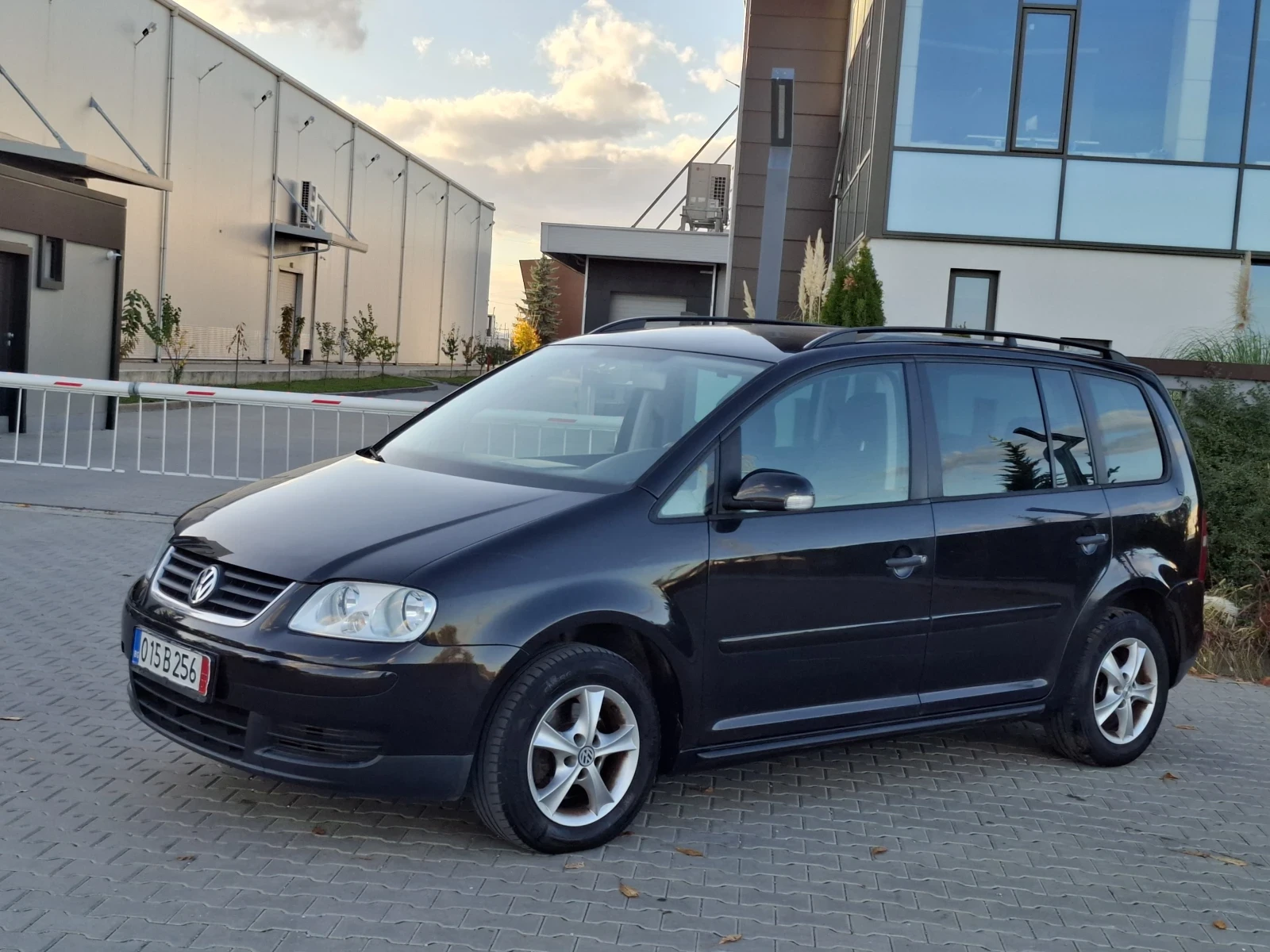 VW Touran 1.9TDI* (105кс)* * KLIMATRONIK* НОВ ВНОС*  | Mobile.bg — изображение 4