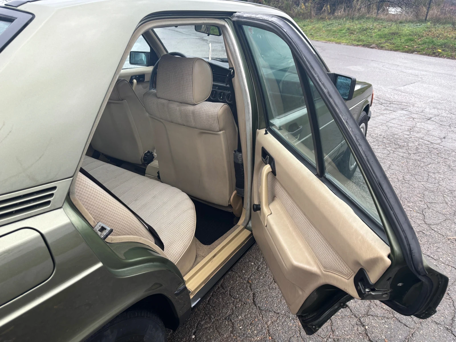 Mercedes-Benz 190 2.0 - изображение 6