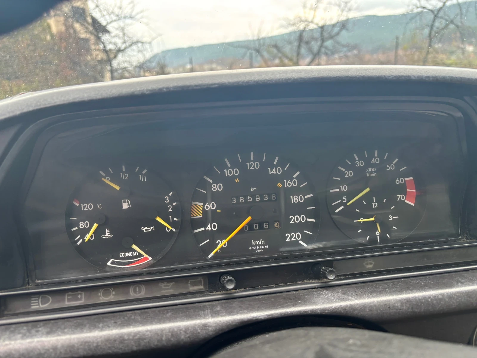 Mercedes-Benz 190 2.0 - изображение 9