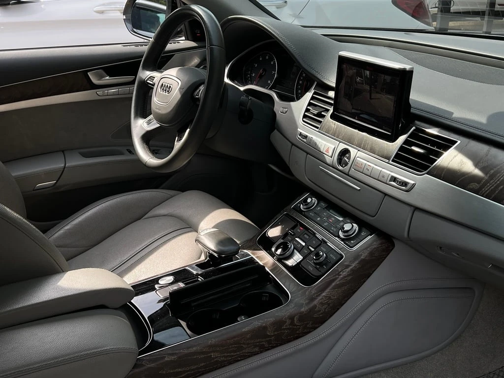 Audi A8 * 4dr Sdn 3.0T * CARFAX * ��� ������������ ������ | Mobile.bg � ����������� 12
