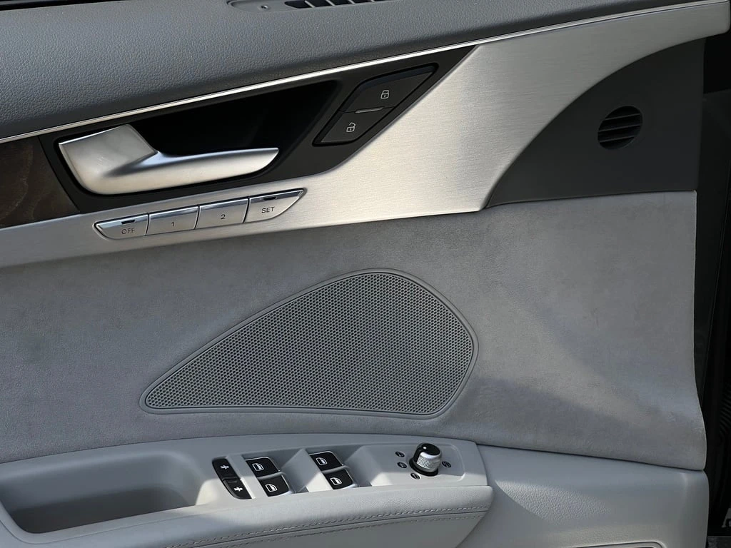 Audi A8 * 4dr Sdn 3.0T * CARFAX * ��� ������������ ������ | Mobile.bg � ����������� 10