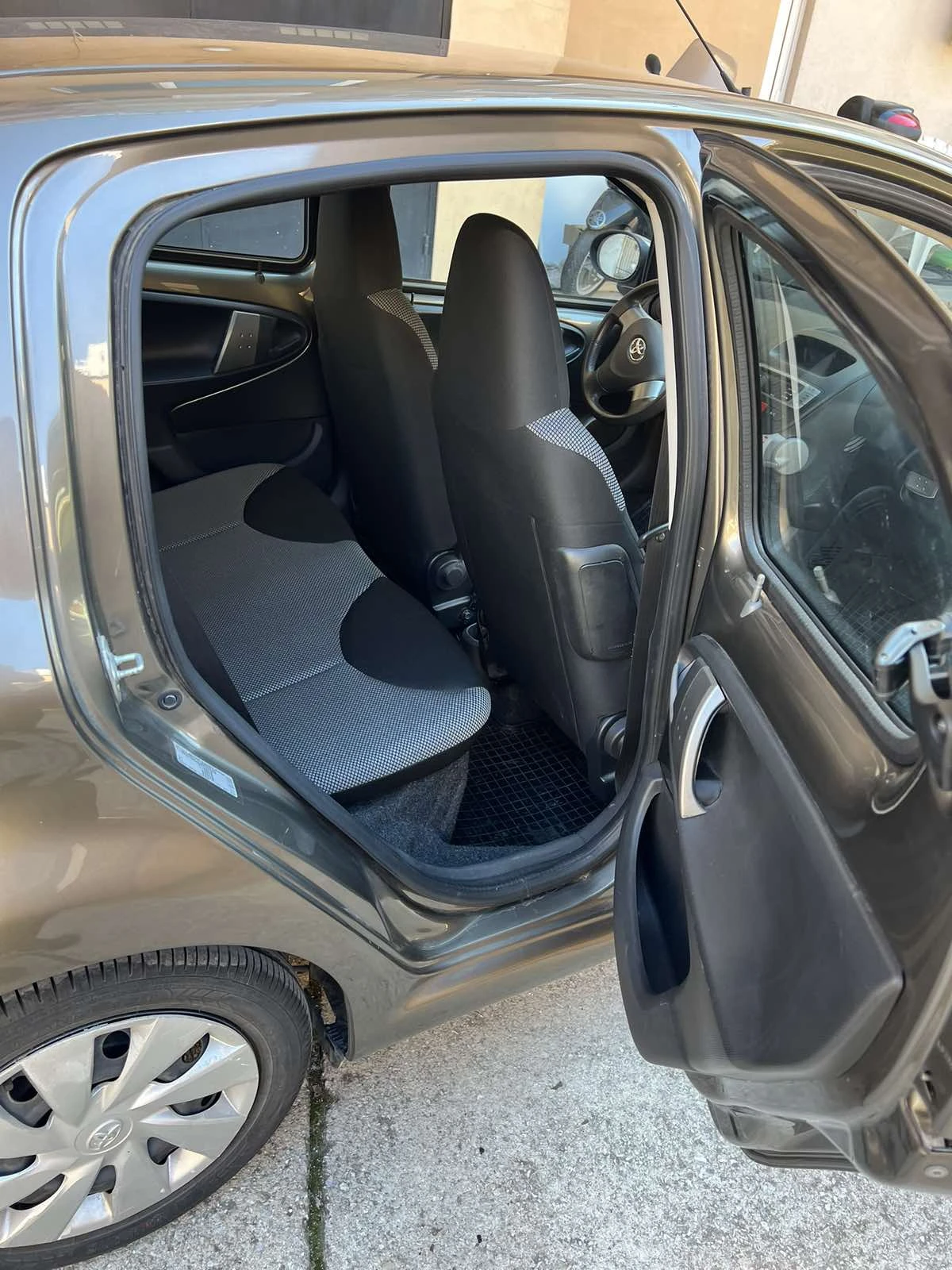 Toyota Aygo 1.0 I, снимка 7 - Автомобили и джипове - 53794643