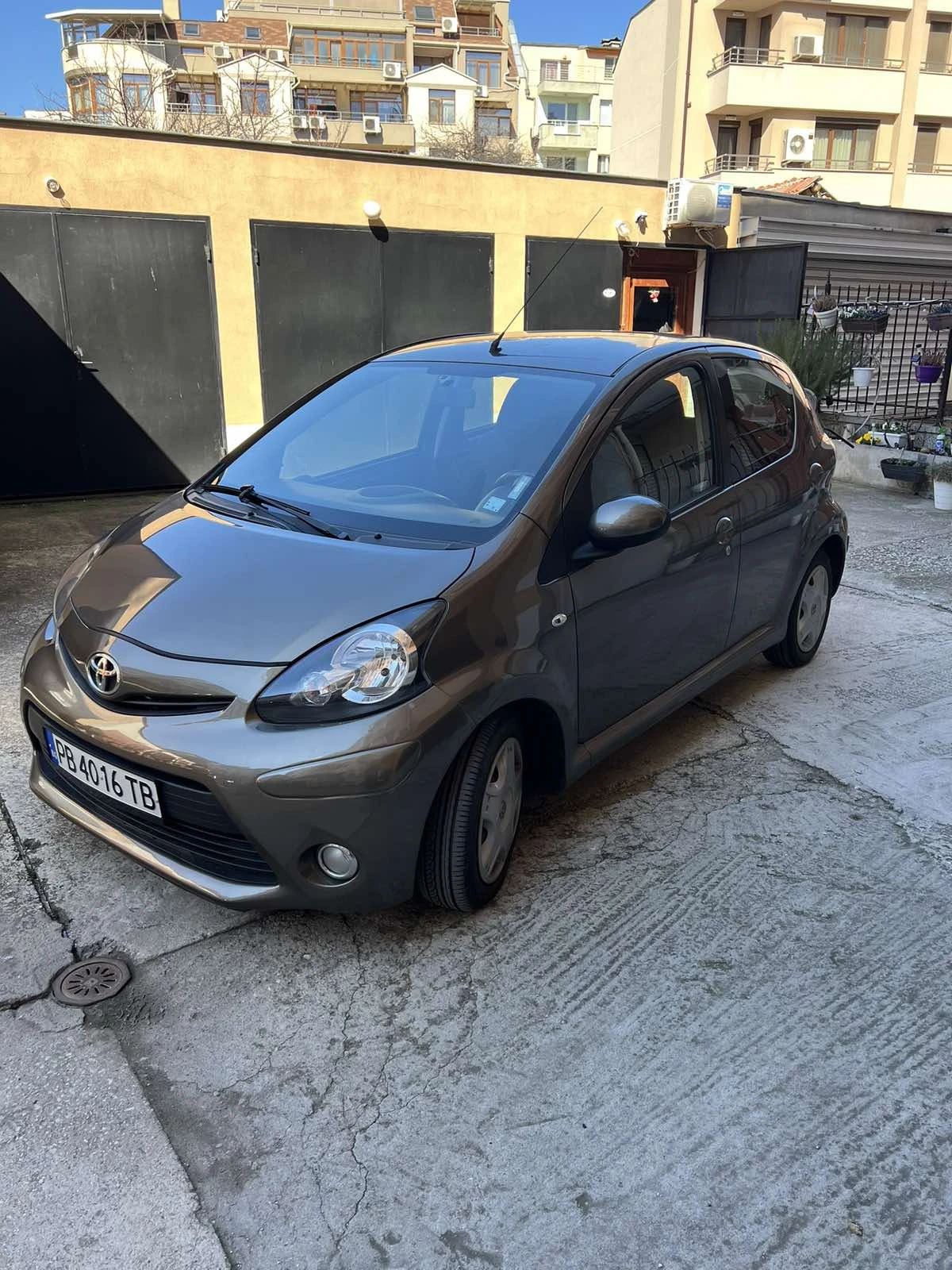 Toyota Aygo 1.0 I, снимка 2 - Автомобили и джипове - 53794643