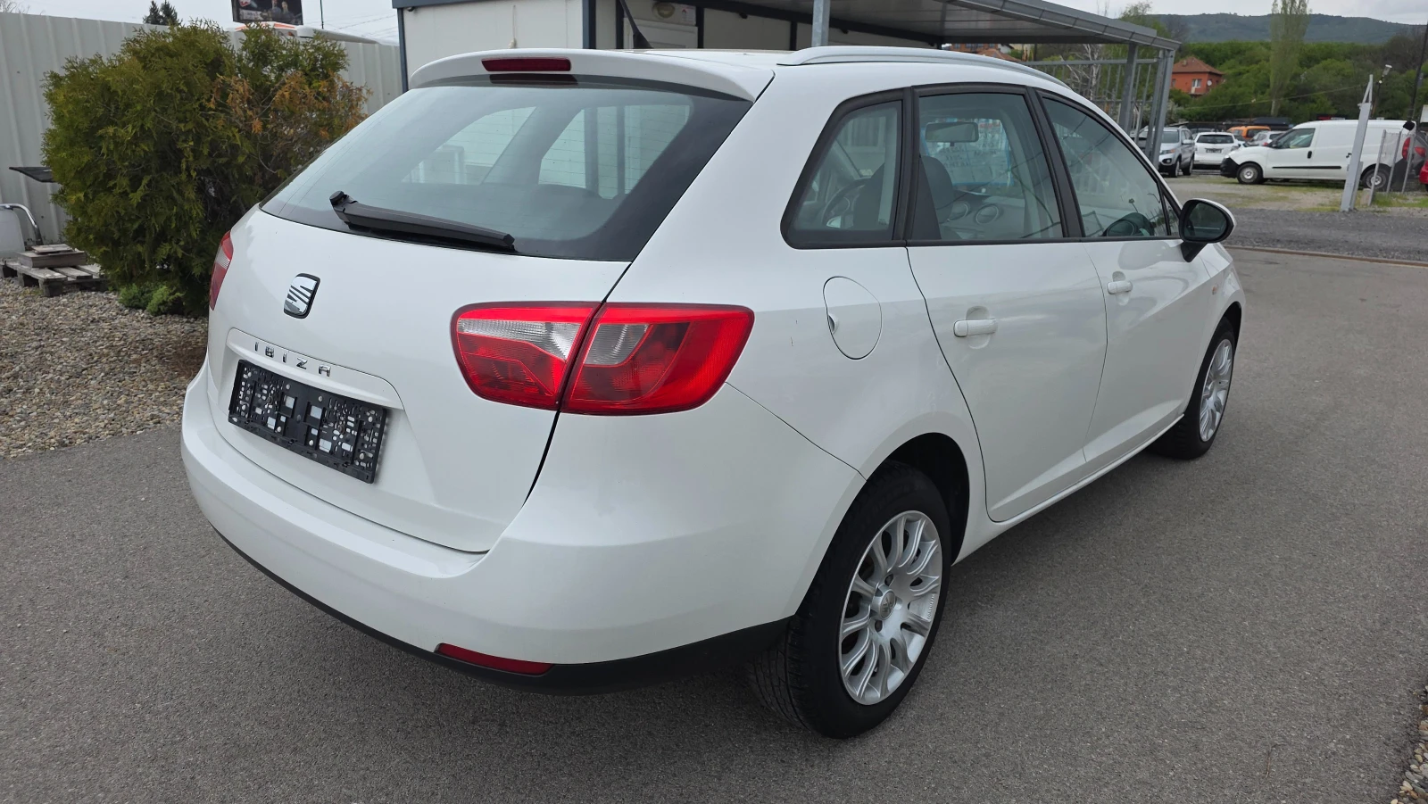Seat Ibiza 1.6TDI, снимка 5 - Автомобили и джипове - 54473181