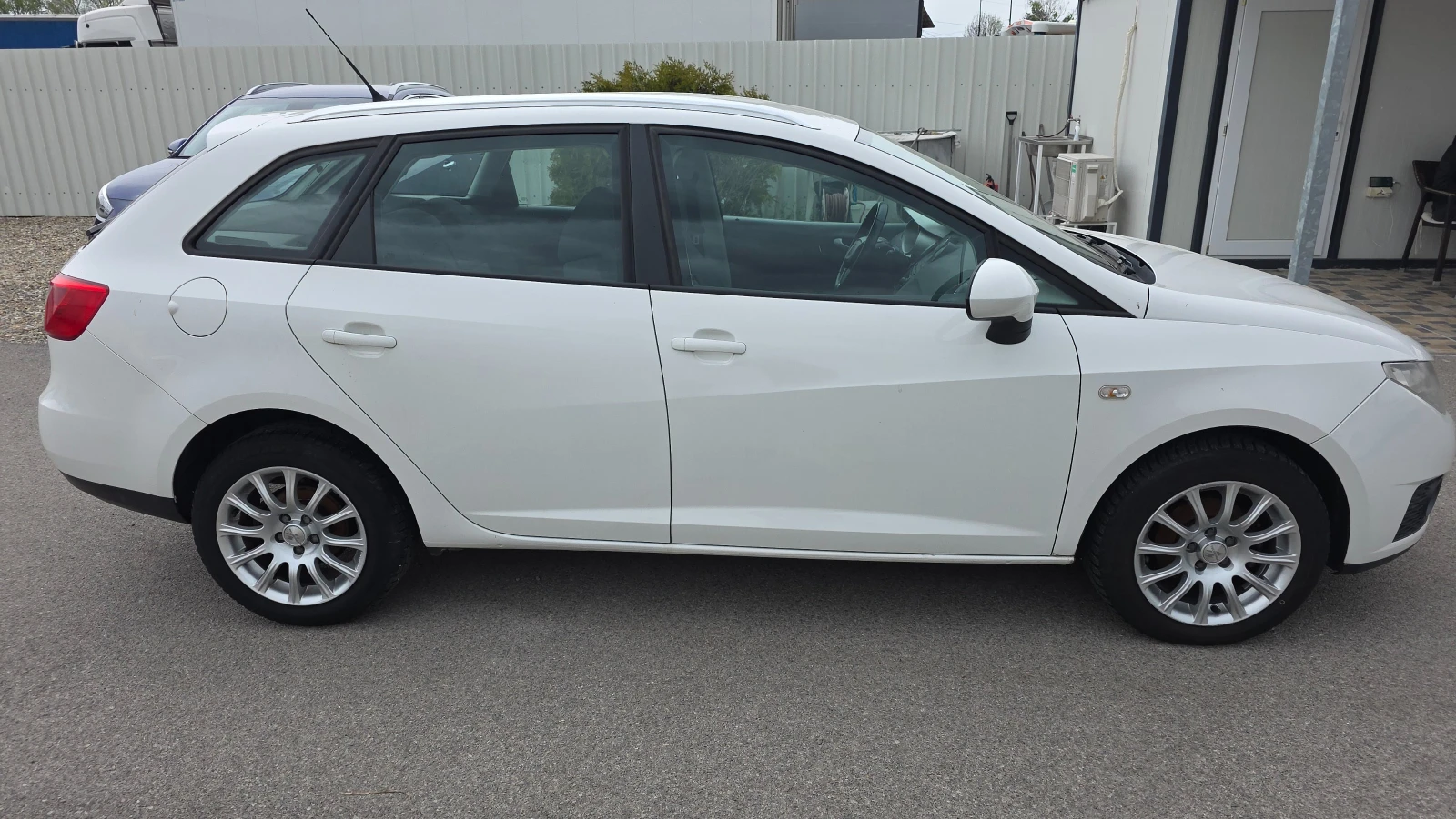 Seat Ibiza 1.6TDI, снимка 4 - Автомобили и джипове - 54473181
