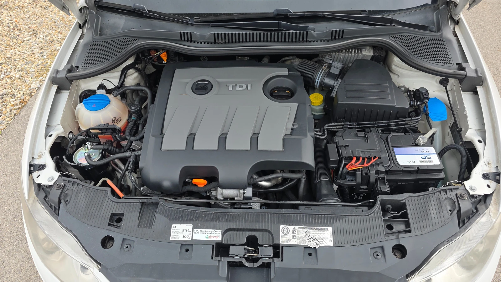 Seat Ibiza 1.6TDI, снимка 12 - Автомобили и джипове - 54473181