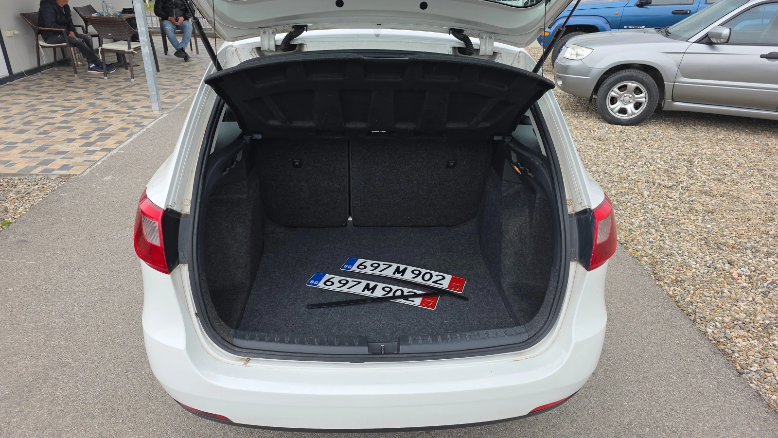 Seat Ibiza 1.6TDI, снимка 8 - Автомобили и джипове - 54473181