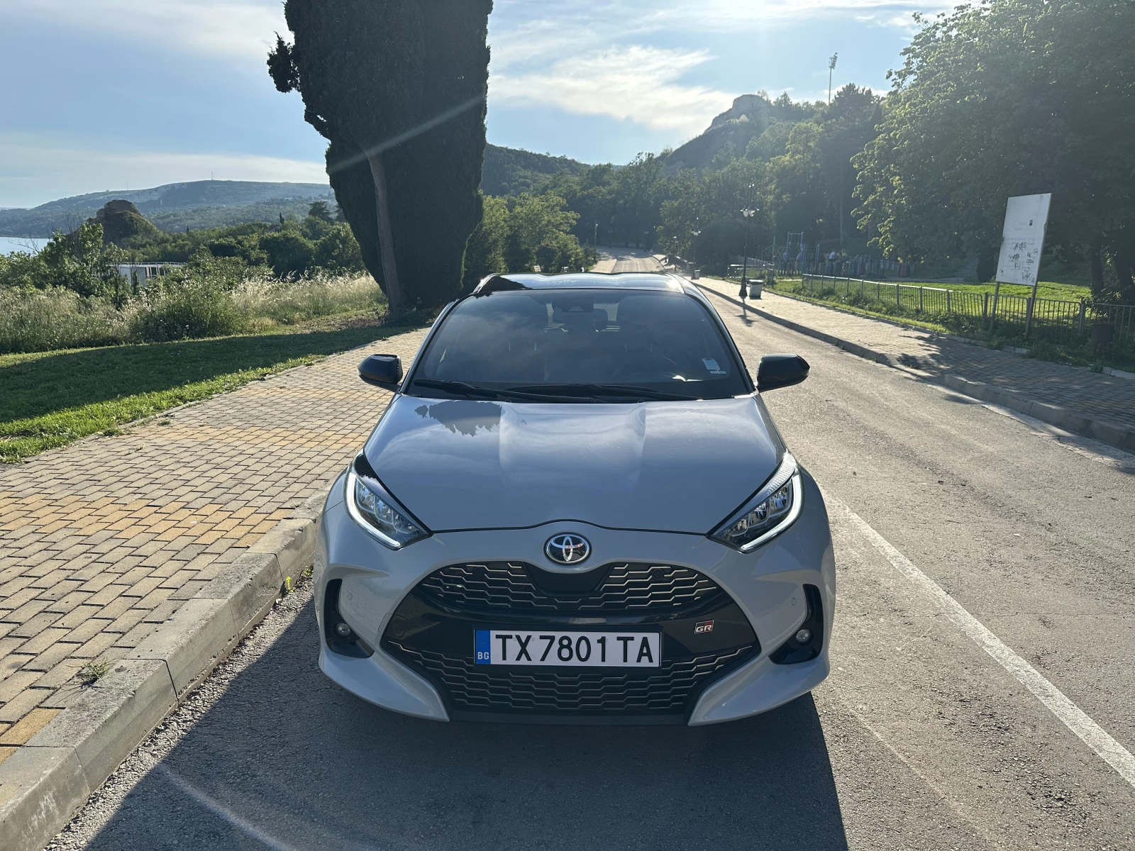 Toyota Yaris Hybrid GR Sport, снимка 2 - Автомобили и джипове - 54842880