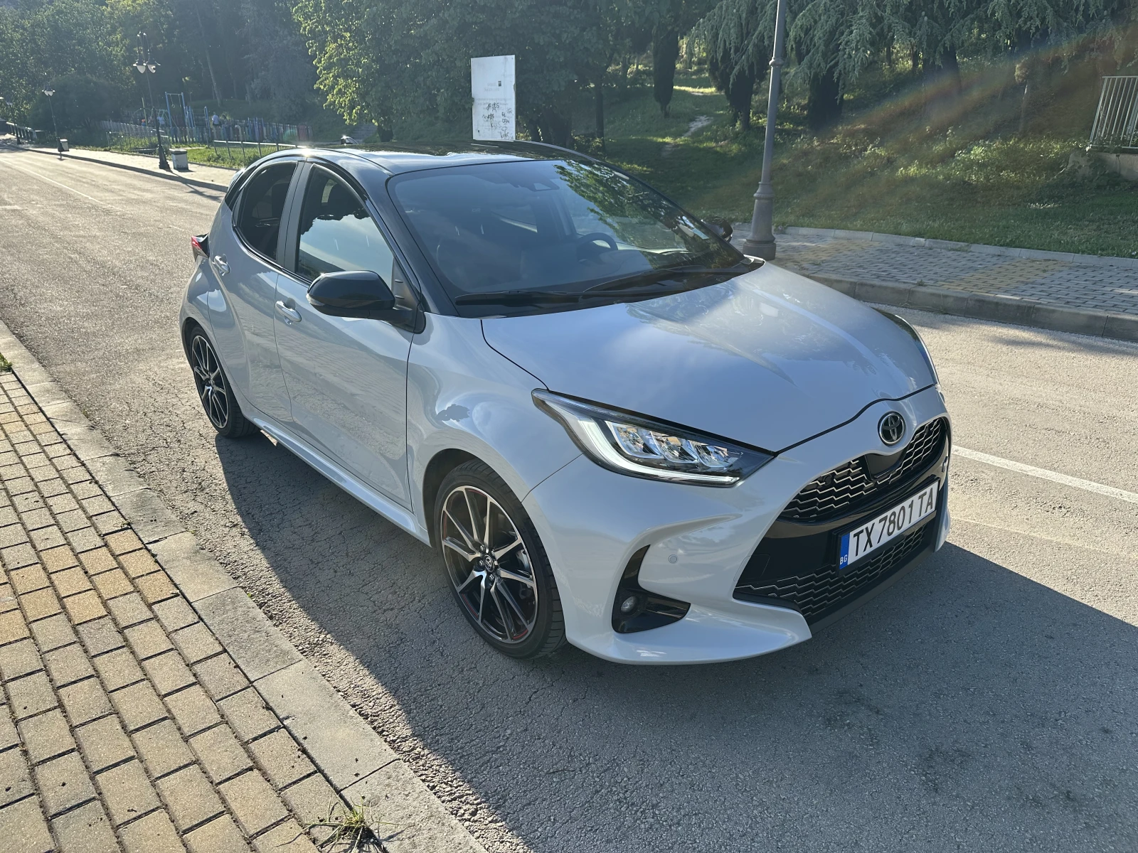 Toyota Yaris Hybrid GR Sport, снимка 3 - Автомобили и джипове - 54842880
