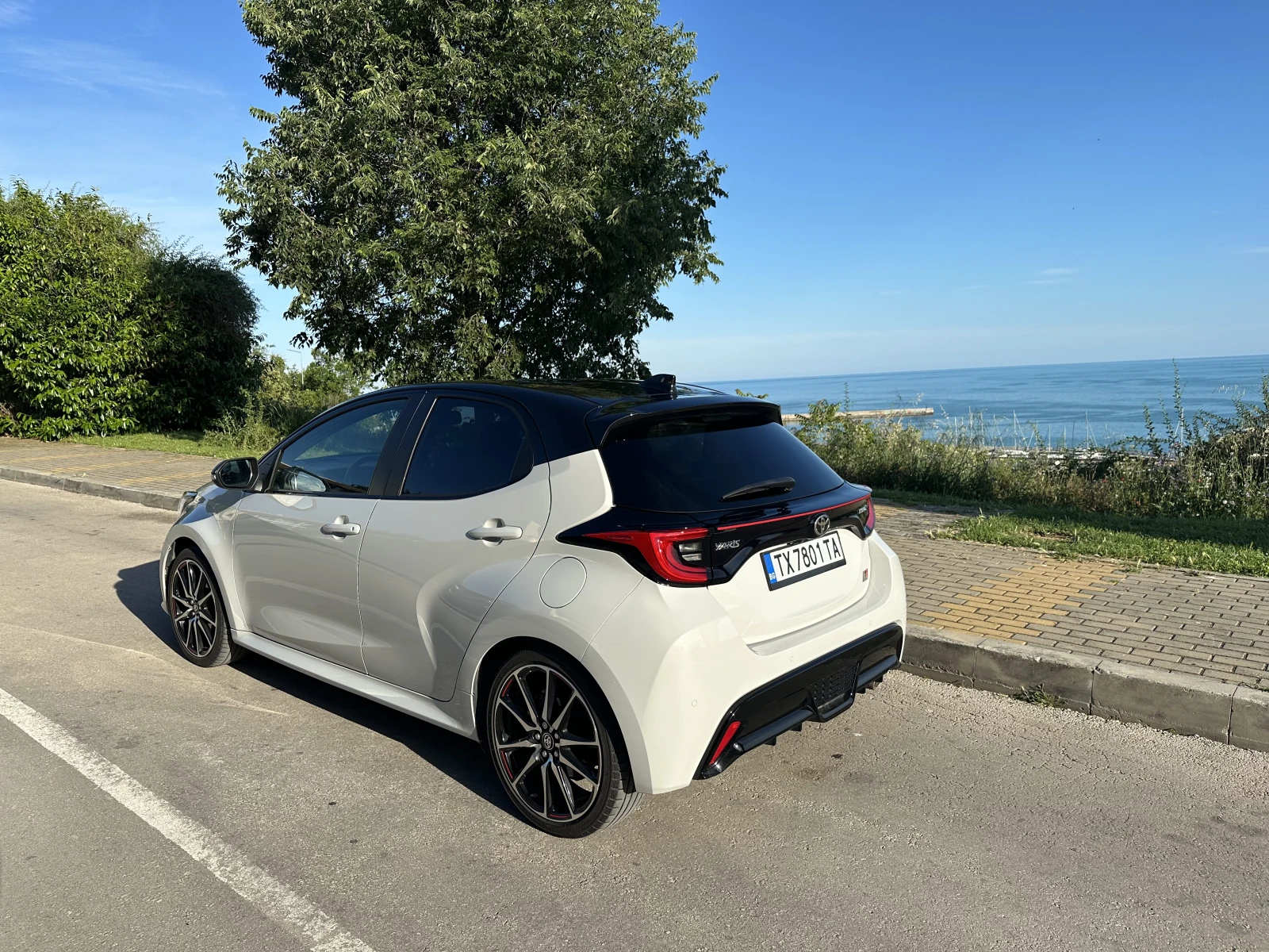 Toyota Yaris Hybrid GR Sport, снимка 4 - Автомобили и джипове - 54842880