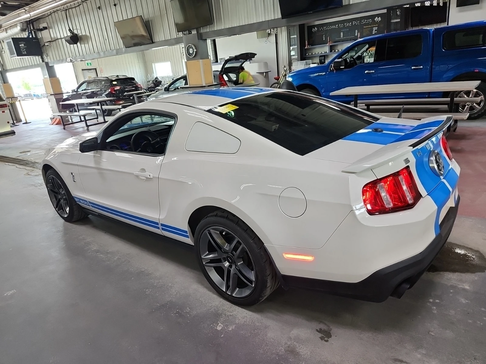 Ford Mustang GT500 * * CARFAX * * АВТО КРЕДИТ * * , снимка 4 - Автомобили и джипове - 54903736