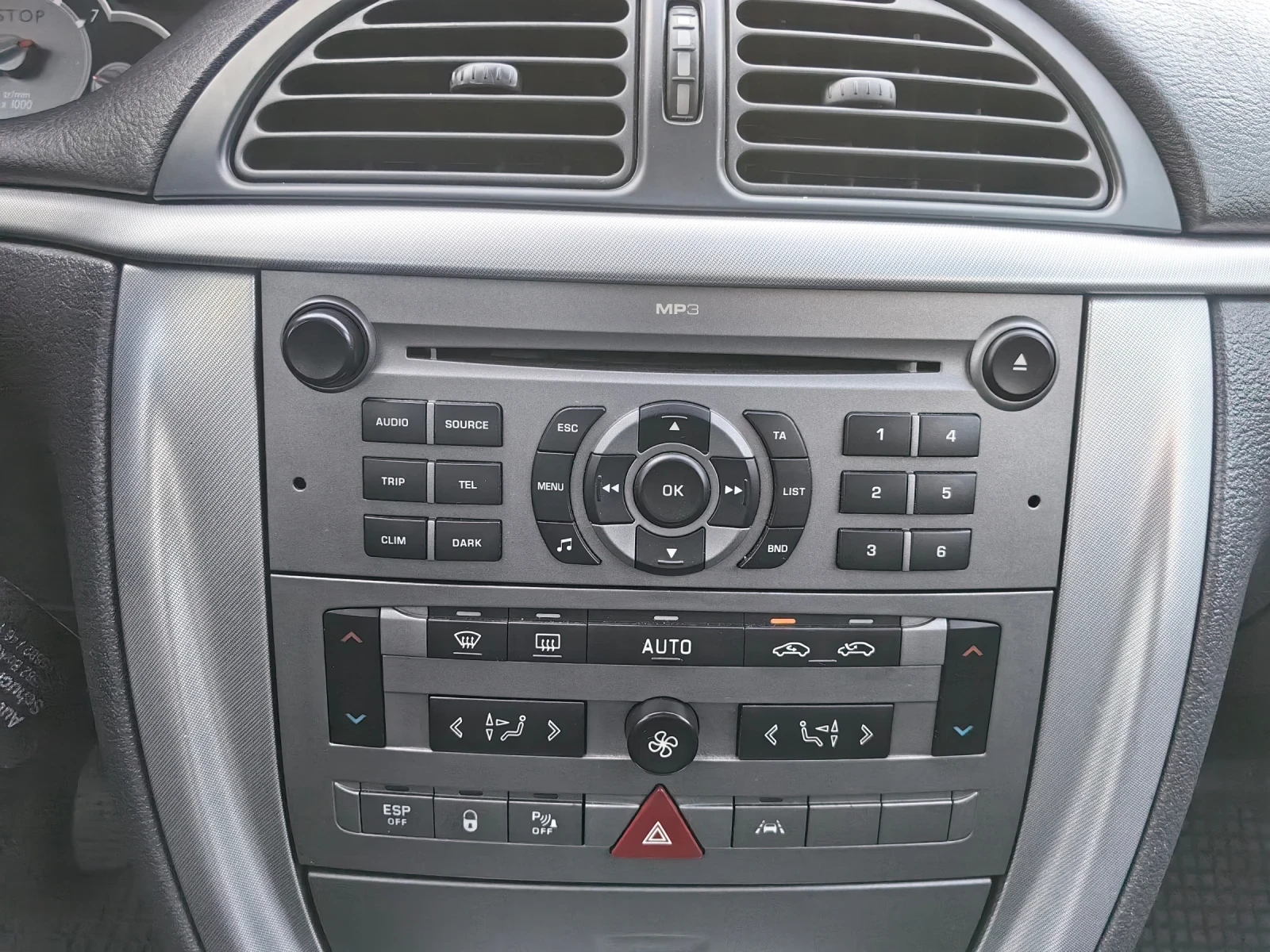 Citroen C5 1.8 бензин 125 кс, Facelift модел, Отличен , снимка 12 - Автомобили и джипове - 55195919